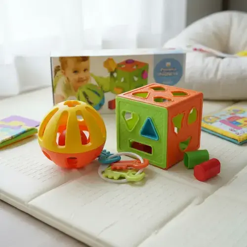 Set Didáctico 3 En 1 Sonajero + Cubo Encastres + Mordillo Multicolor 5
