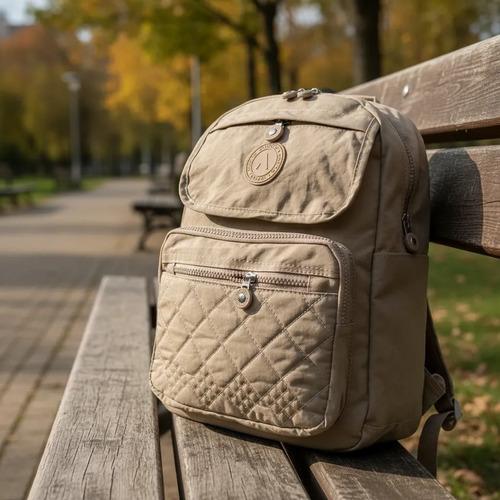 Mochila Urbana Con Bolsillos Y Compartimento Porta Botella Beige