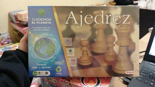 Juego De Ajedrez Cuidemos El Planeta Materiales Reciclados 3