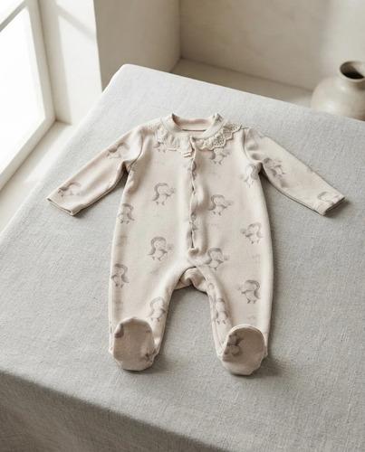 Enterito De Plush Bebe Con Botones Snap Pie Cerrado Calidad Beige Estampado Con Dibujos De Pajaritos 2-4 Pinguino